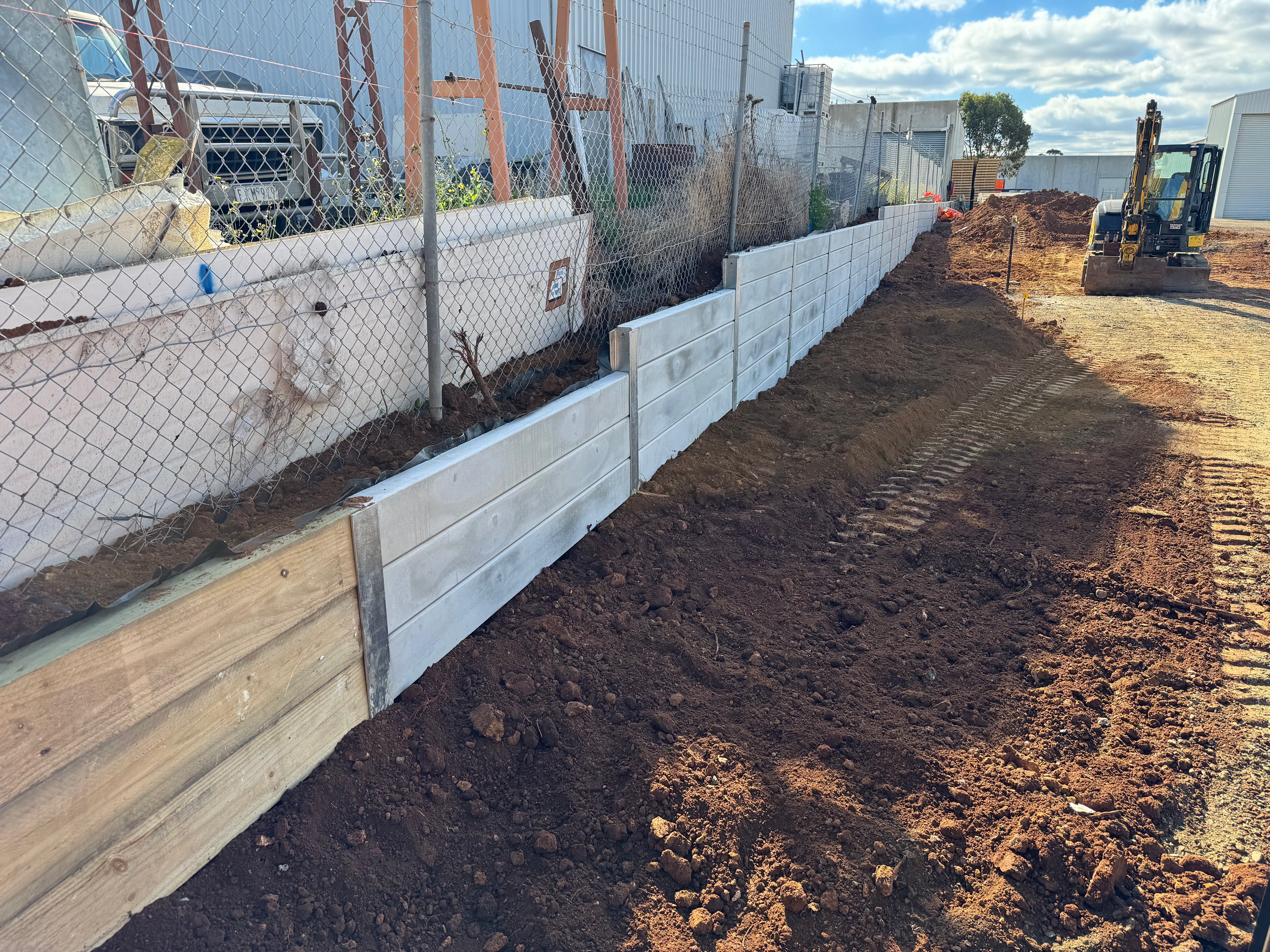 Reta Building Material Trade & Bulk Retaining Wall Supplies Victoria | Concrete Sleepers & Steel